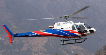 मनाङ एयरको हेलिकोप्टर सोलुखुम्बुको लाम्जुरापासमा दुर्घटनाग्रस्त